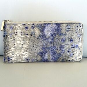 VINTAGE REIGN CLUTCH